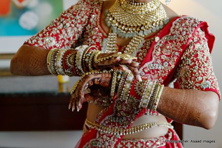 Brides look with Mehndi and jewelry 