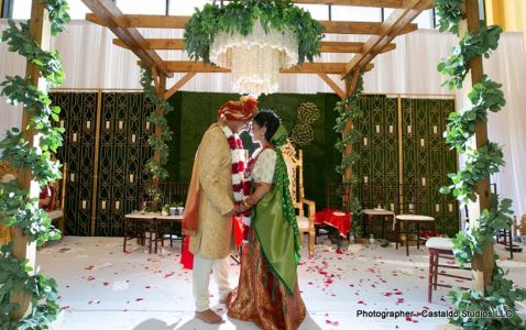  Incredible picture of Indian bride and groom at mandap