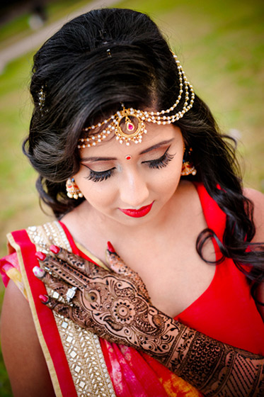 Beautiful Indian Bride Photo Session in Mahndi Function