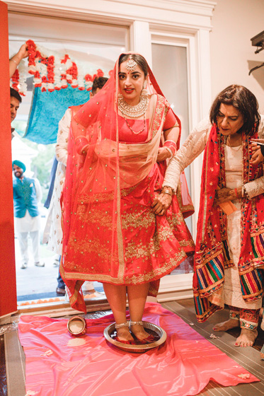 Groom's Family welcome Indian Birde at their home