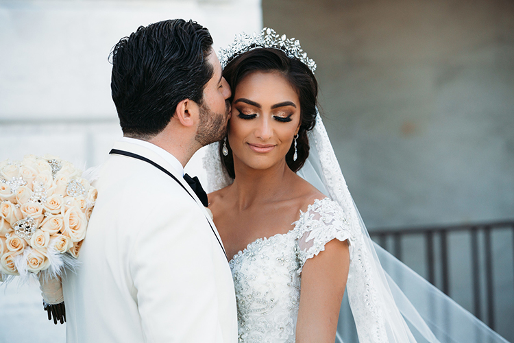 Glamorous Photo Capture of Bride and Groom