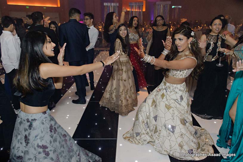 Excellent Dance Performance og Indian Bride with her Friend