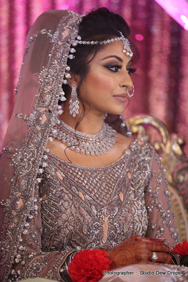 Indian bride wearing mangtika