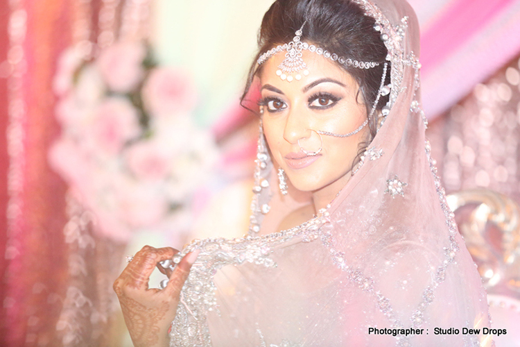 See this gorgeous bride posing