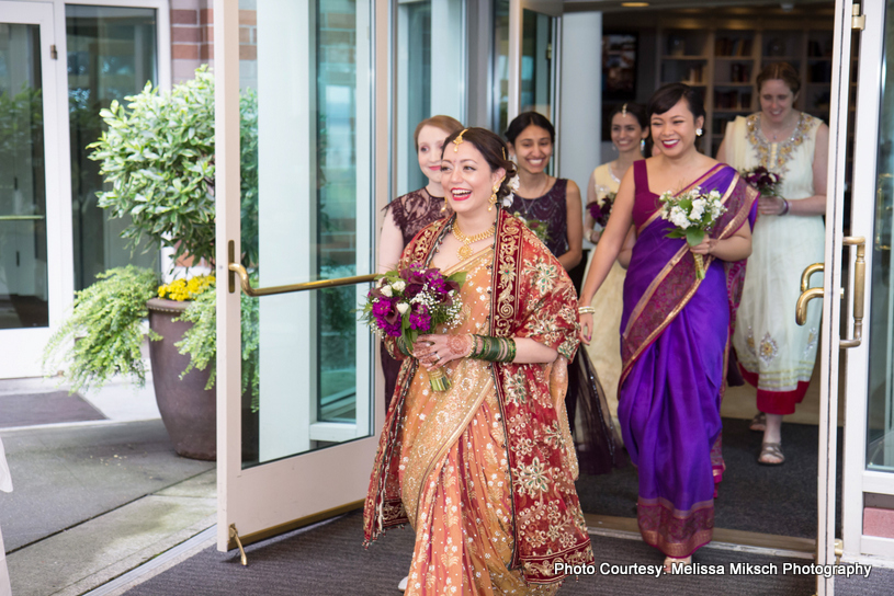 Loughing Bride Look Gorgious