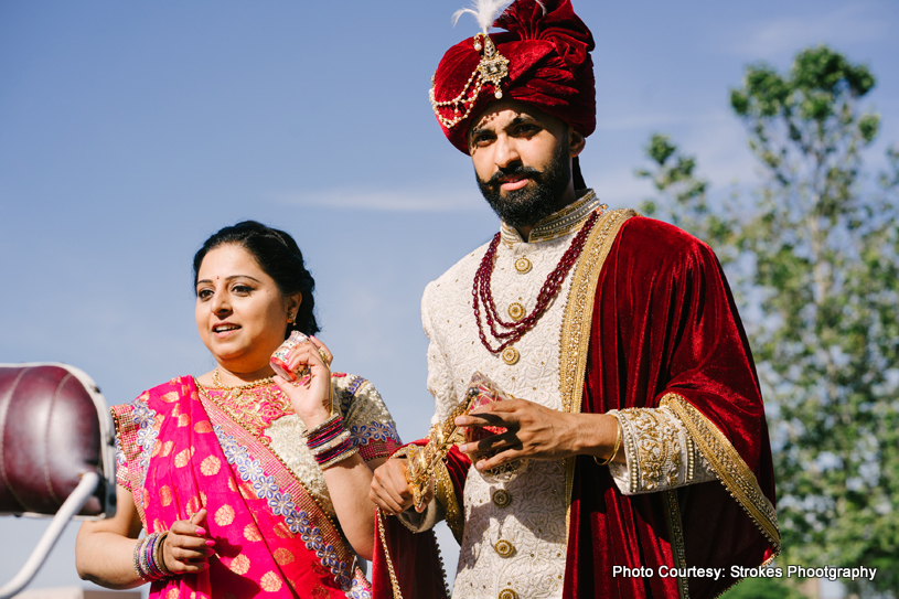 Groom arriving at the baraat