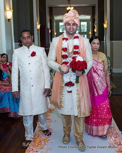 Grand Enterance of Indian Groom with him Parents