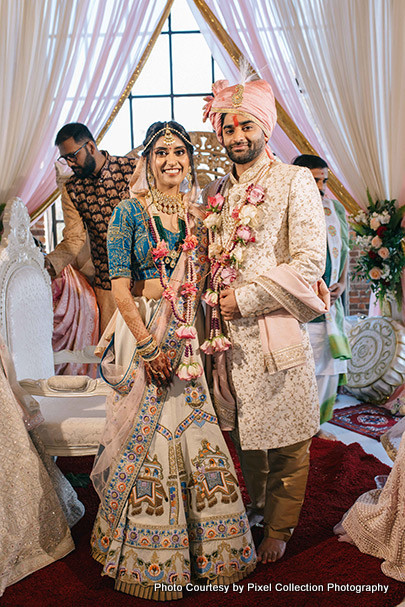 Indian Bride ang Groom Possing for photoshoot