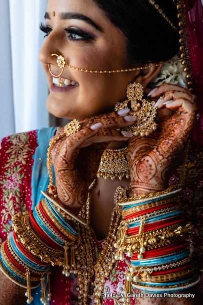 Indian Bride wearing wedding chuda 