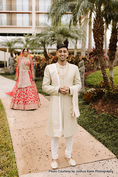 indian bride and groom looks like maharaja maharani