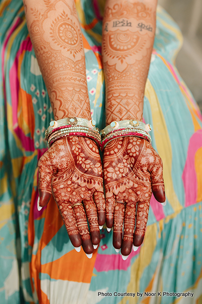 ark brown Mehndi color symbolizes as her man's love