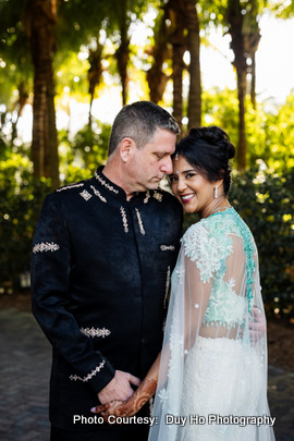 Outdoor session capturing the couple’s connection with the serenity of the sea behind them.